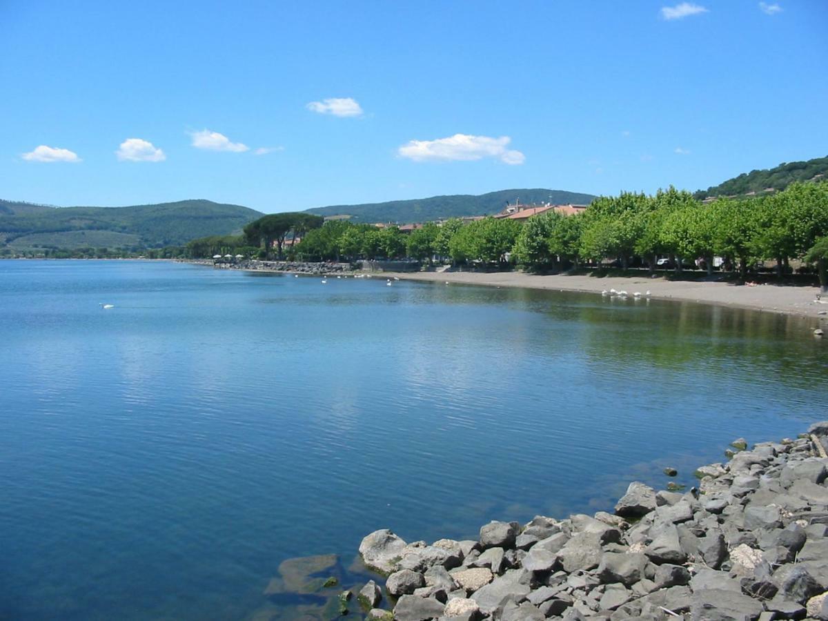 La rosa sul lago Villa Trevignano Romano Esterno foto